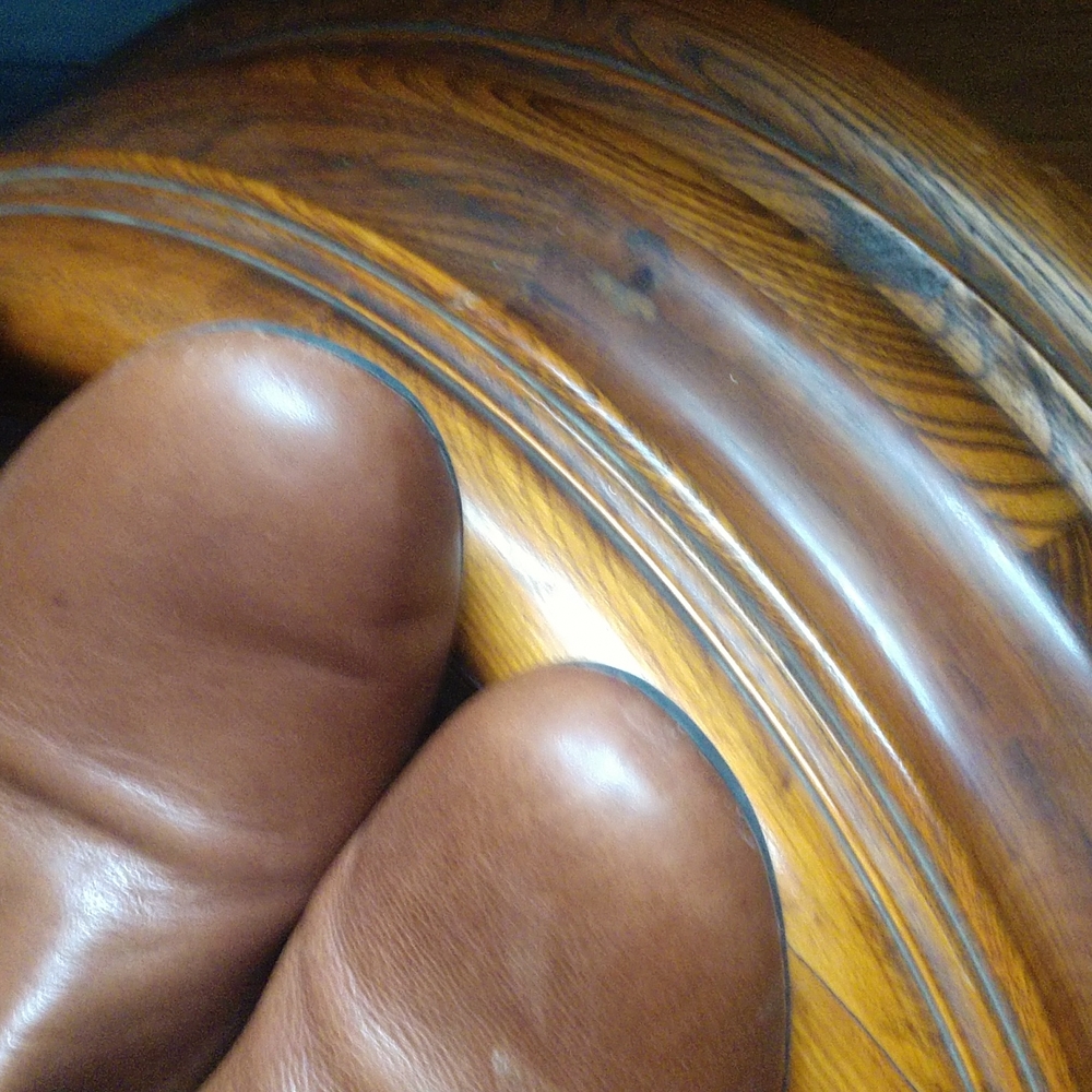 Boot's - Picture 4 of 6